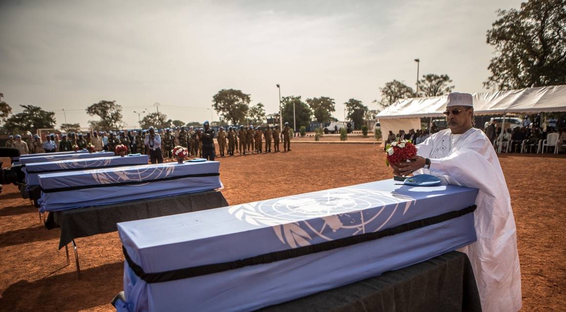 Konflikten i Mali har ført til at mange FN-soldater på fredsbevarende oppdrag i landet har mistet livet. Bildet viser en minnemarkering for fem fallende FN-soldater i 2017. Foto: UN Photo/Harandane Dicko.